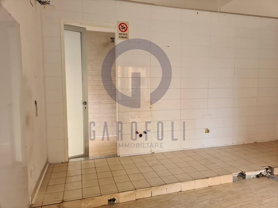 Locale commerciale in affitto in via giovanni bovio, Bisceglie