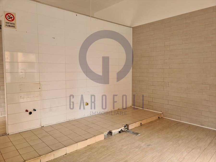 Locale commerciale in affitto in via giovanni bovio, Bisceglie