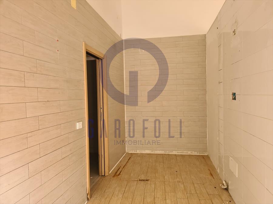 Locale commerciale in affitto in via giovanni bovio, Bisceglie