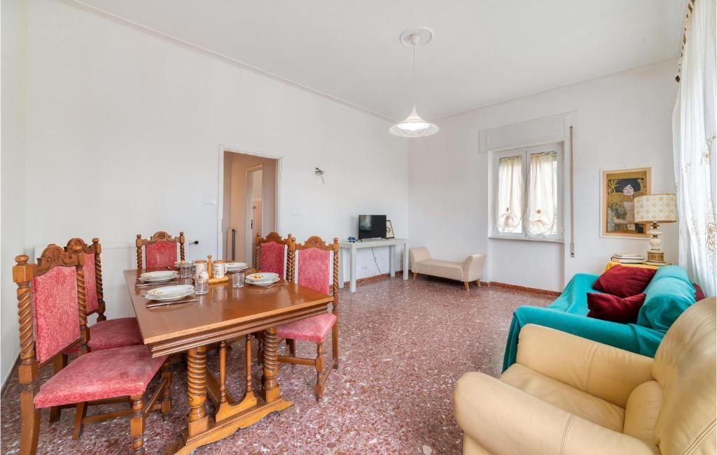 Trilocale arredato in affitto, Camaiore lido di