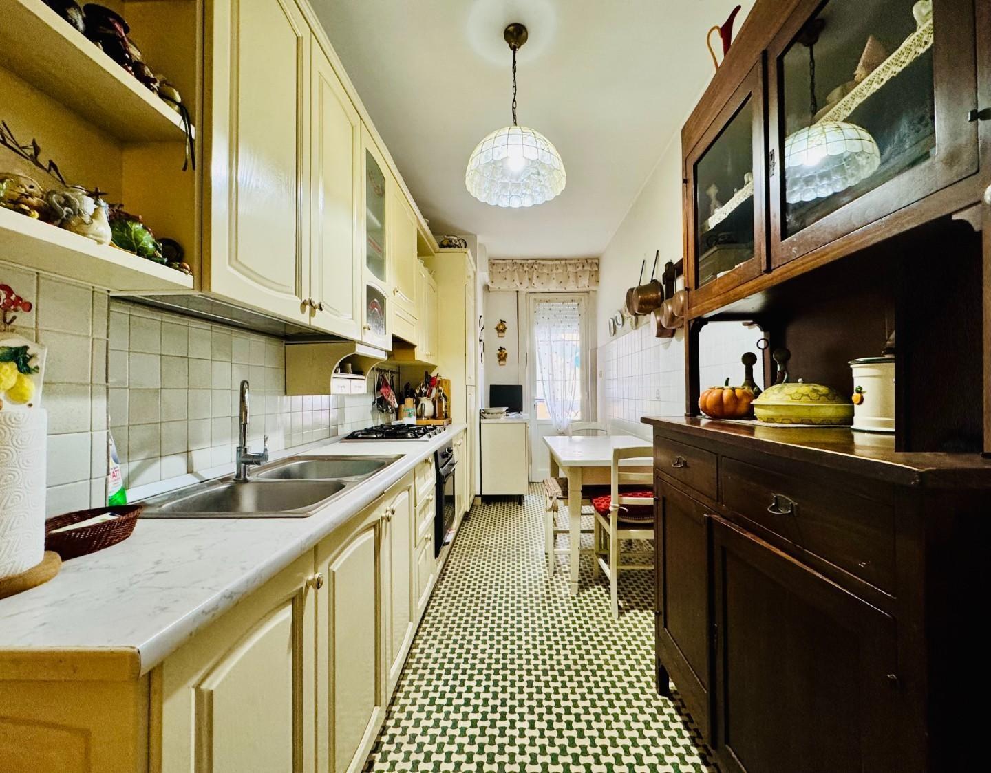 Appartamento con terrazzi, Camaiore lido di