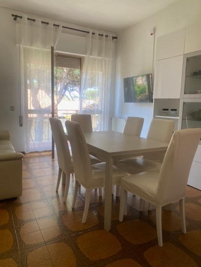Quadrilocale con terrazzo, Camaiore lido di