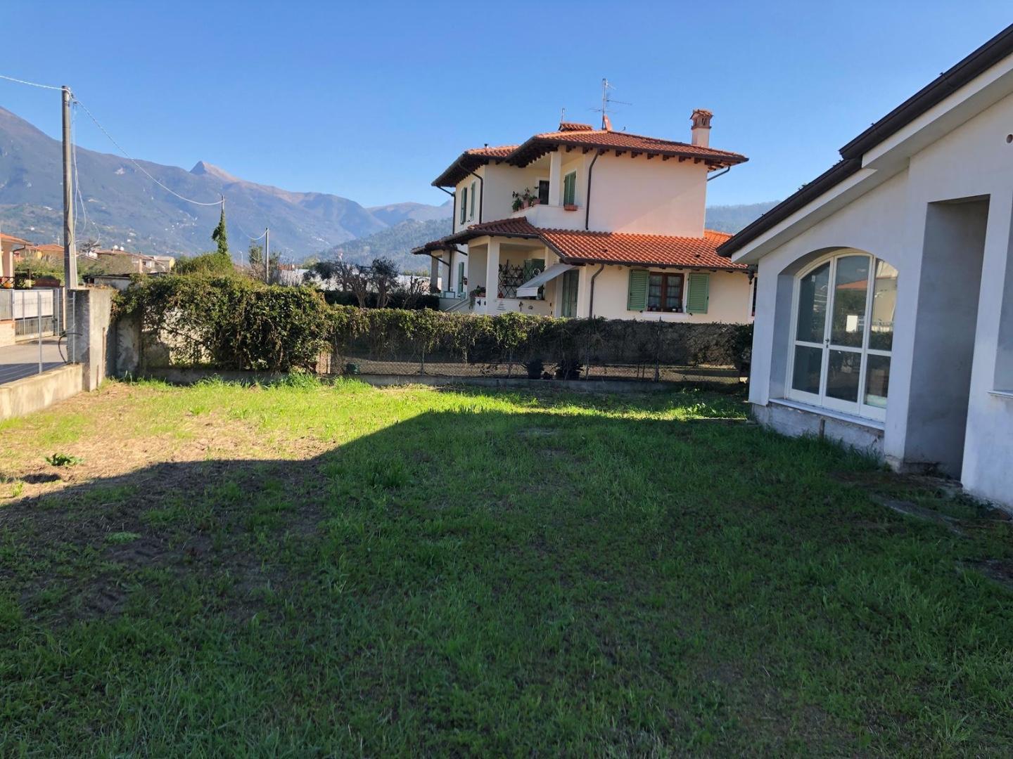 Villa Bifamiliare con giardino, Camaiore capezzano pianore