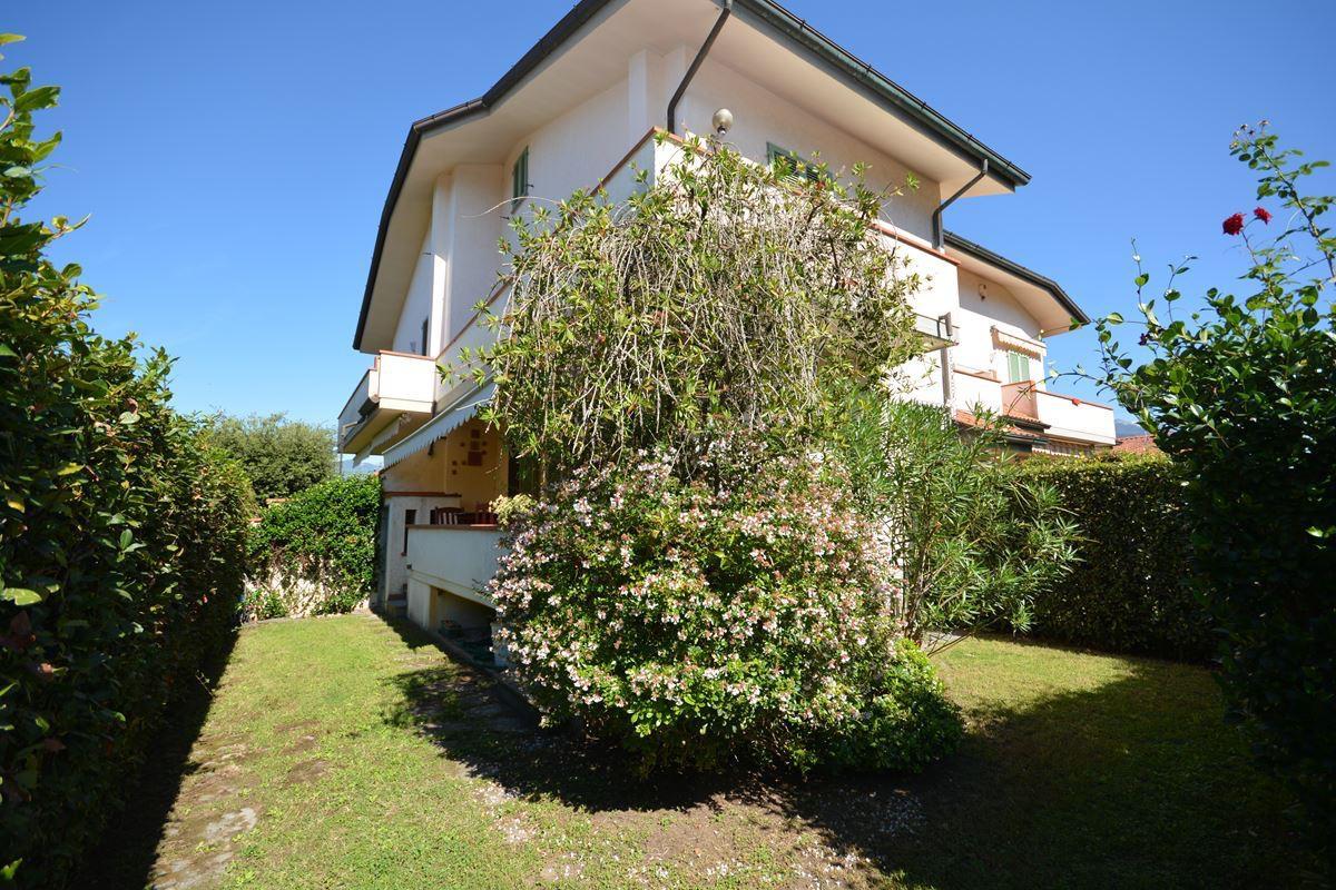 Villa Bifamiliare arredata in affitto, Montignoso cinquale