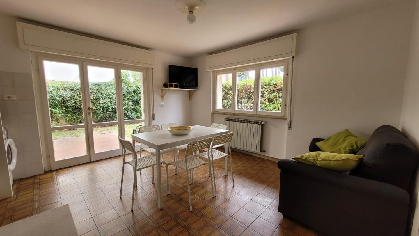 Trilocale arredato in affitto, Camaiore lido di