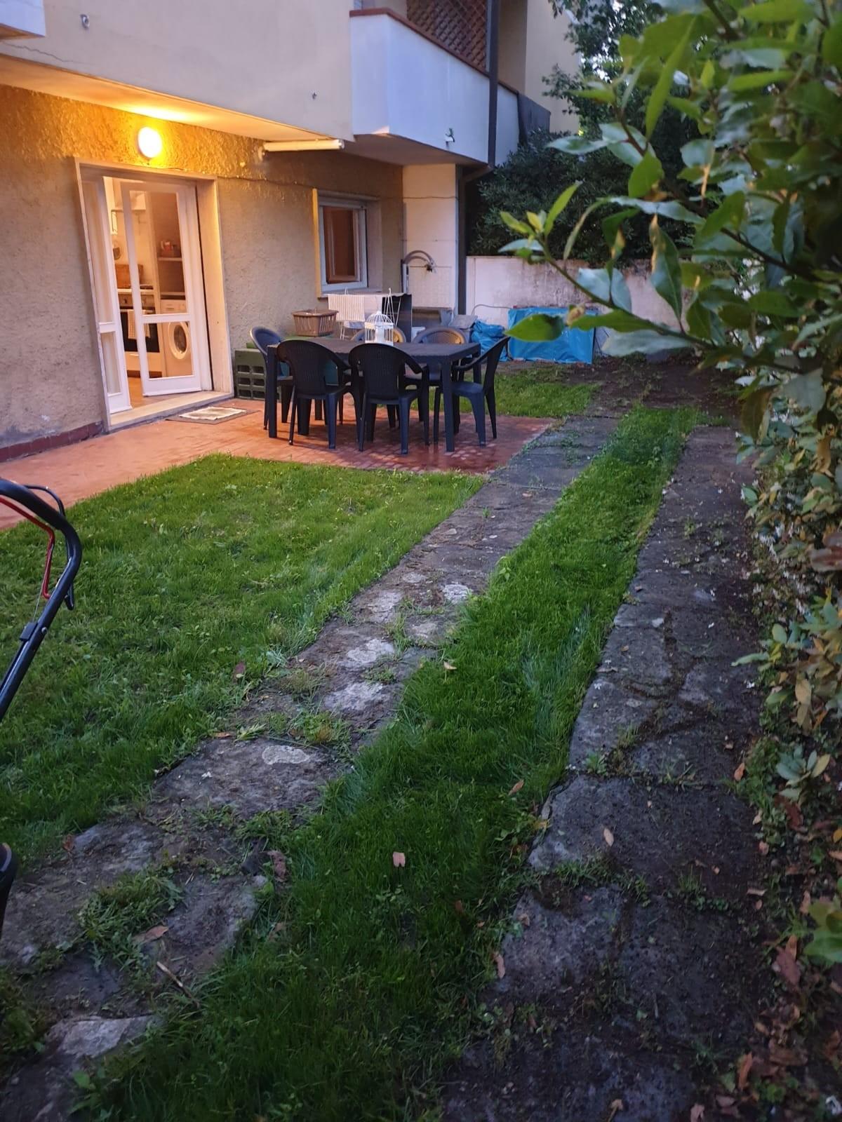 Trilocale arredato in affitto, Camaiore lido di