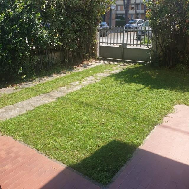 Trilocale arredato in affitto, Camaiore lido di