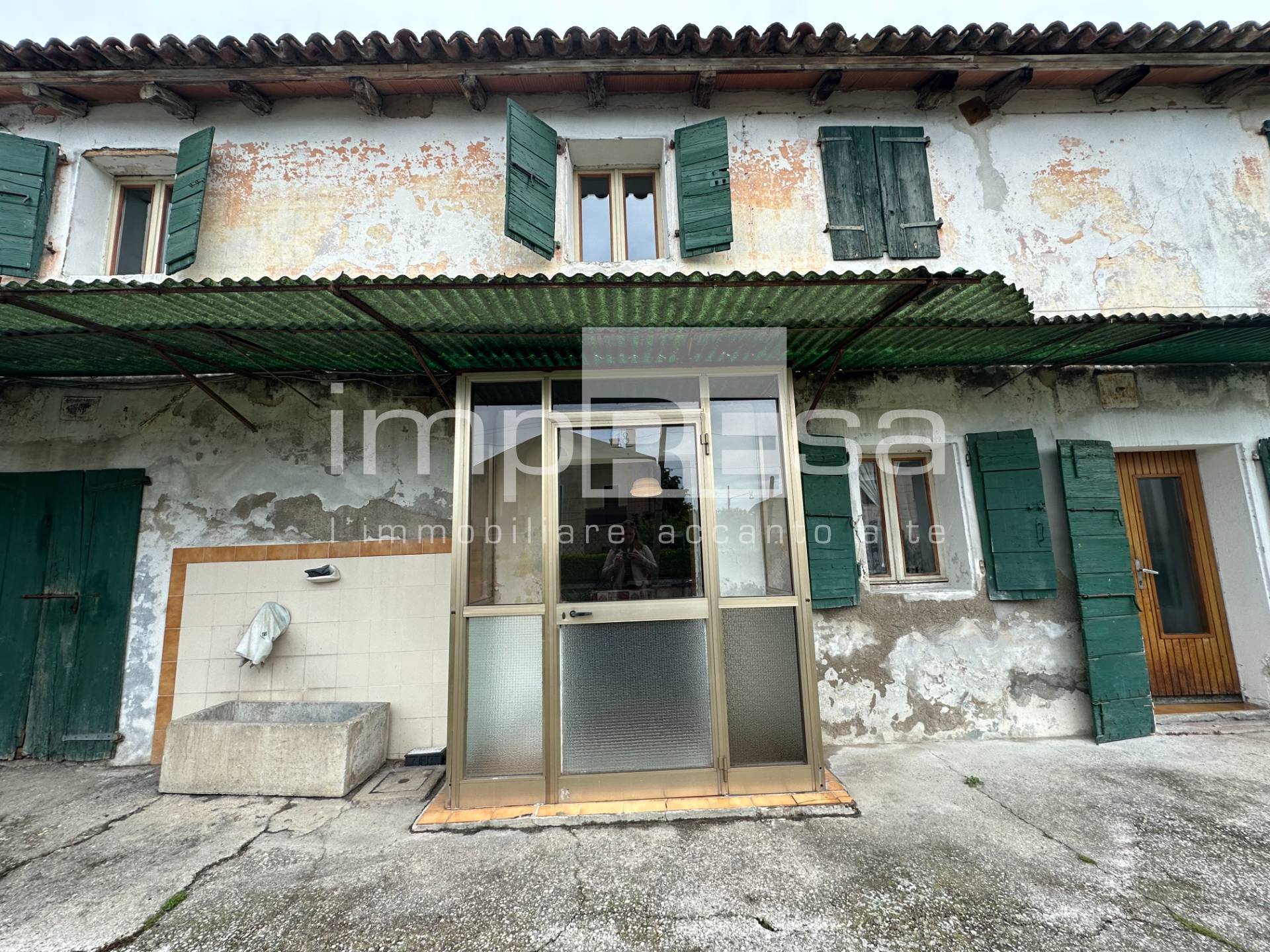 Rustico/Casale in vendita a Treviso, Ghirada