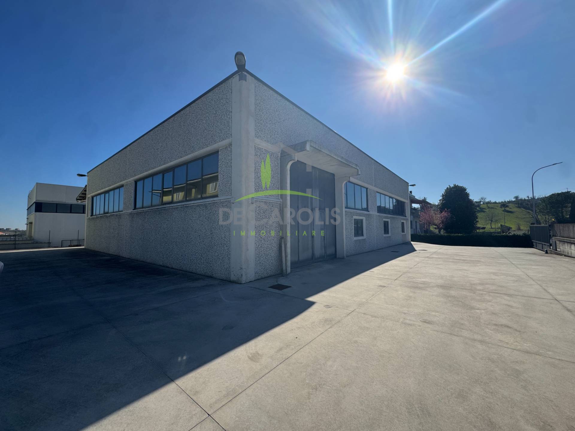 Capannone in vendita a Folignano, Piane di Morro