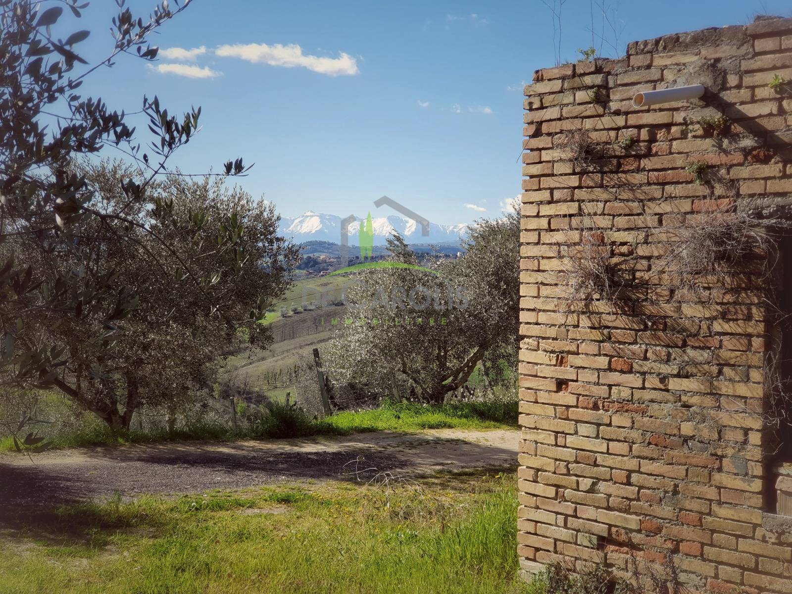 Casa singola in vendita a Castorano, Rocchetta