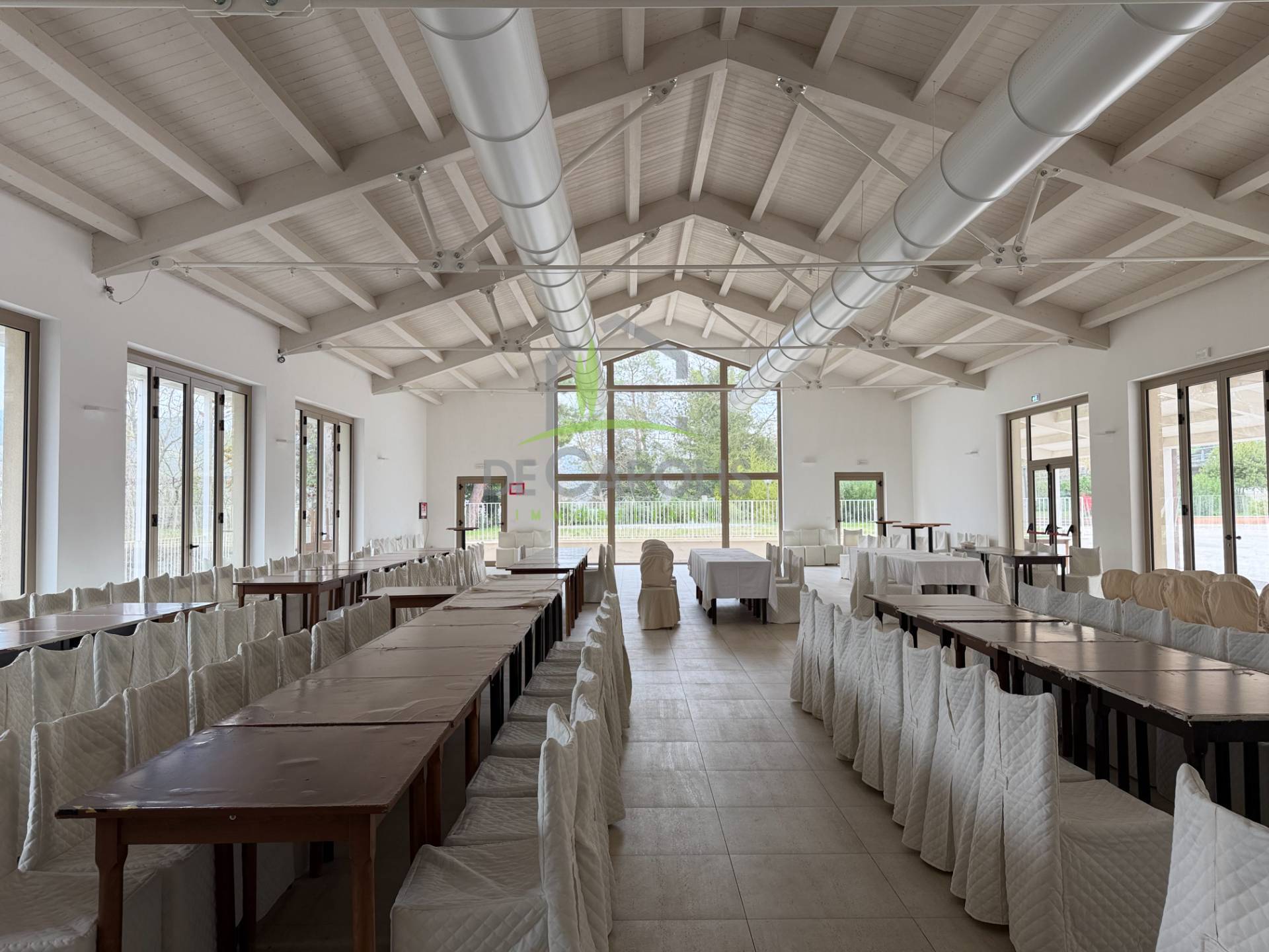 Locale commerciale in vendita a Ascoli Piceno, Mozzano