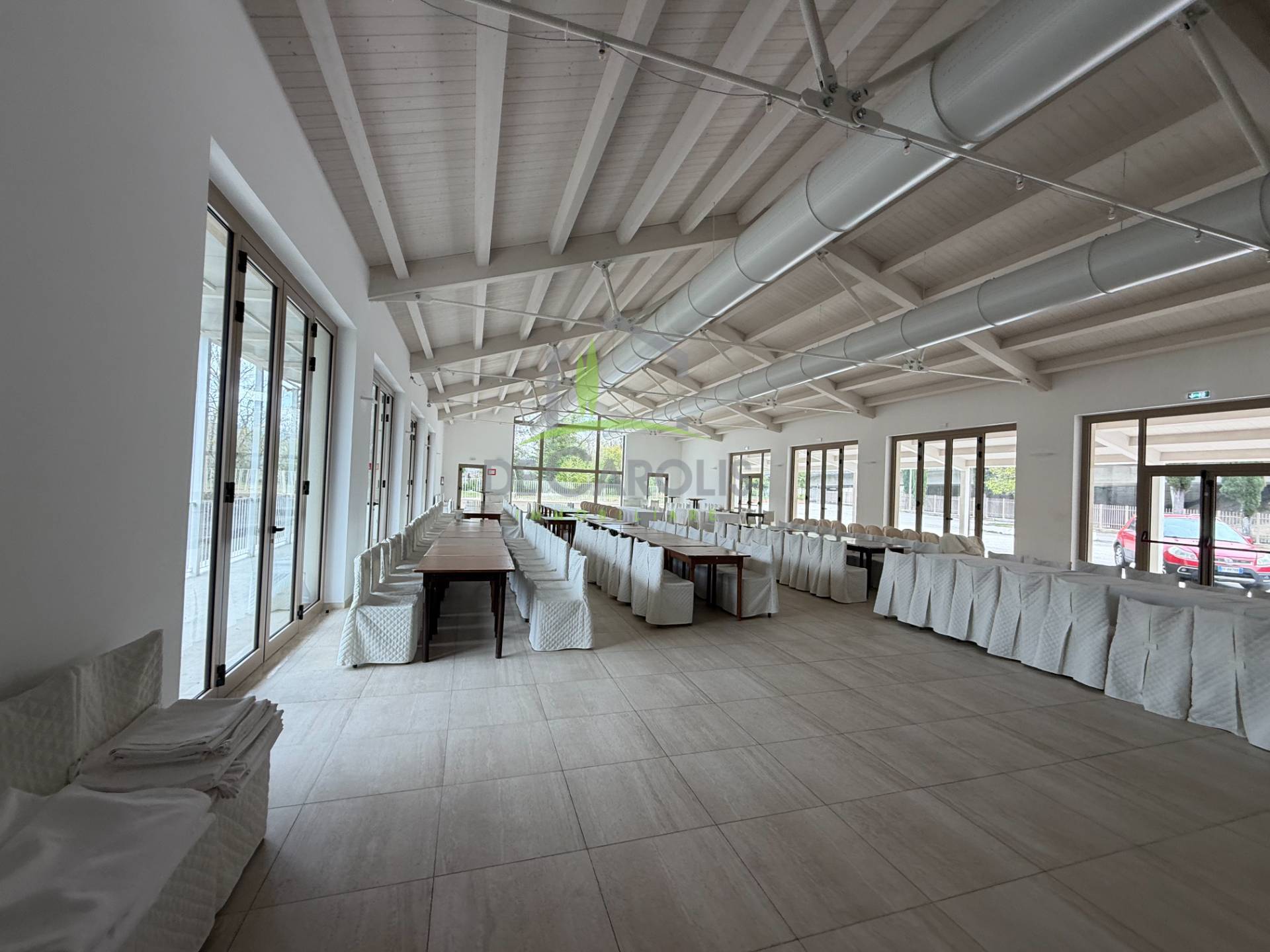 Locale commerciale in vendita a Ascoli Piceno, Mozzano