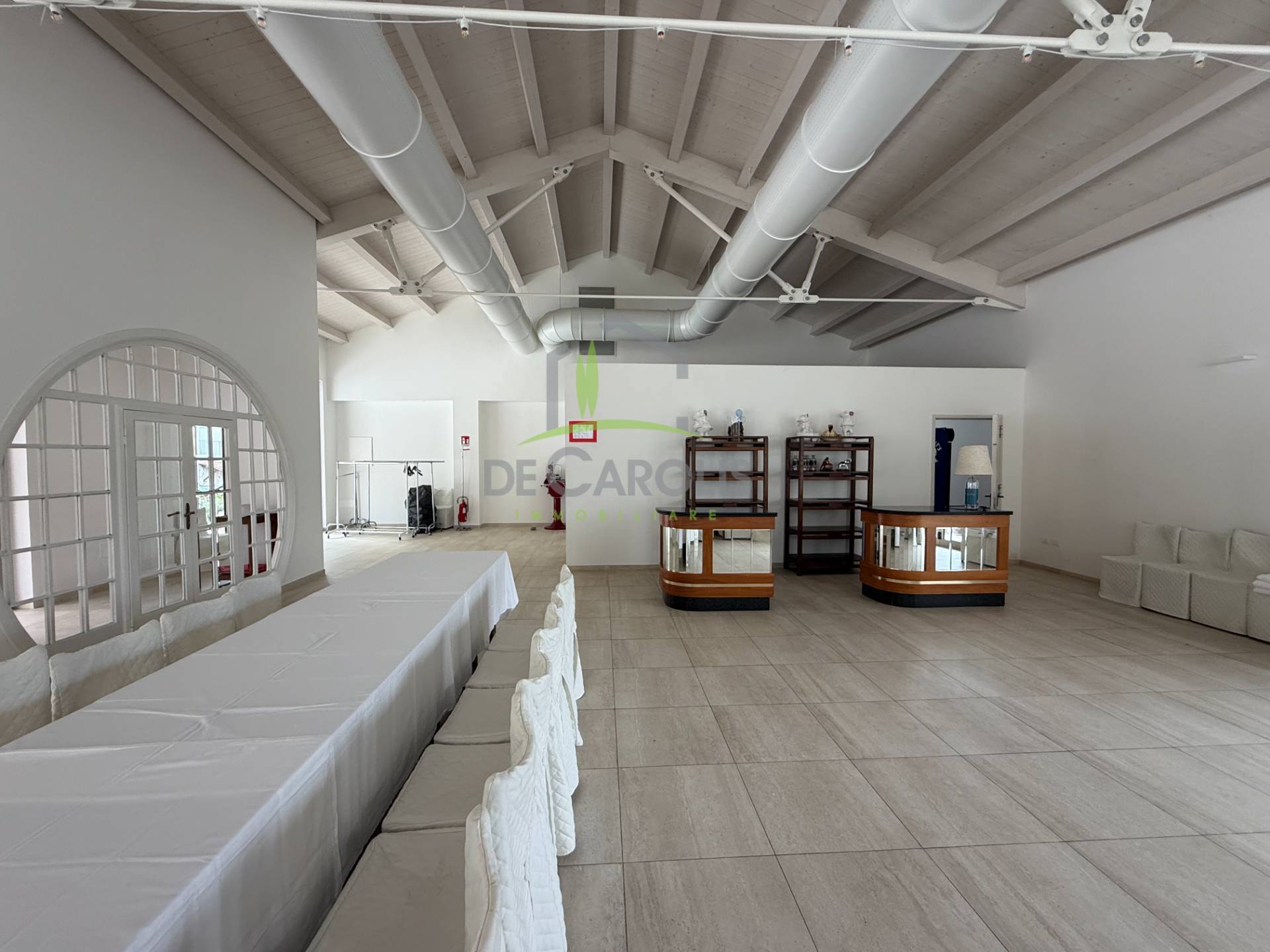 Locale commerciale in affitto a Ascoli Piceno, Mozzano