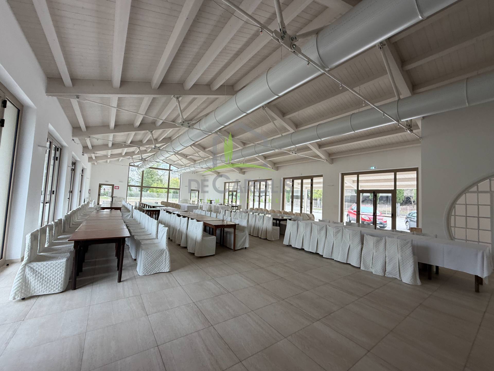 Locale commerciale in affitto a Ascoli Piceno, Mozzano