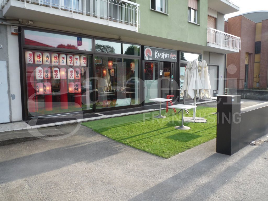 Attivit commerciale Ristorante e pizzeria in vendita a Sesto Calende