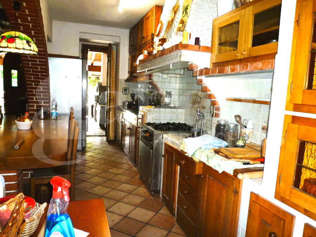 Villa Bifamiliare con giardino a Ispra