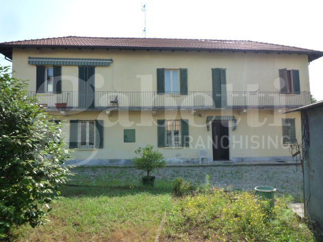 Casa indipendente con giardino a Sesto Calende