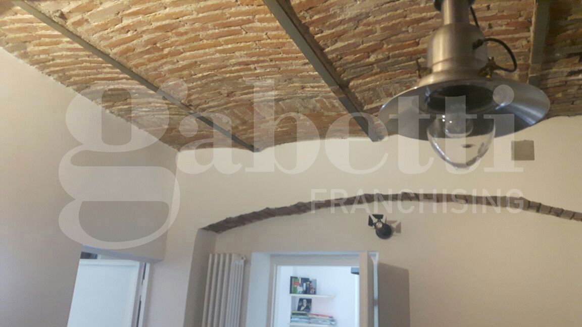 Casa indipendente in vendita a Angera