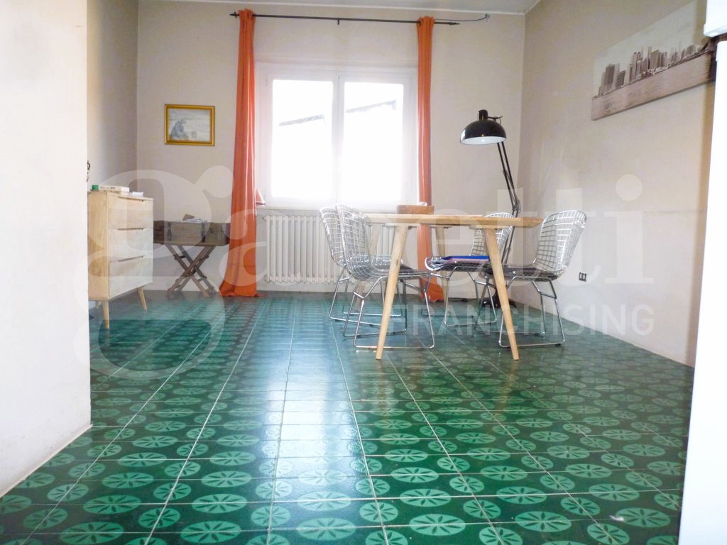 Casa indipendente in vendita a Angera