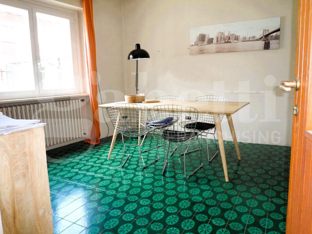 Casa indipendente in vendita a Angera