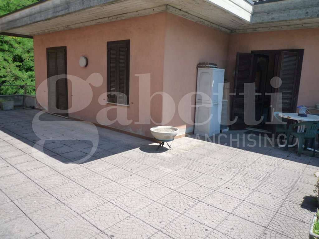 Stabile/Palazzo in vendita a Cadrezzate con Osmate