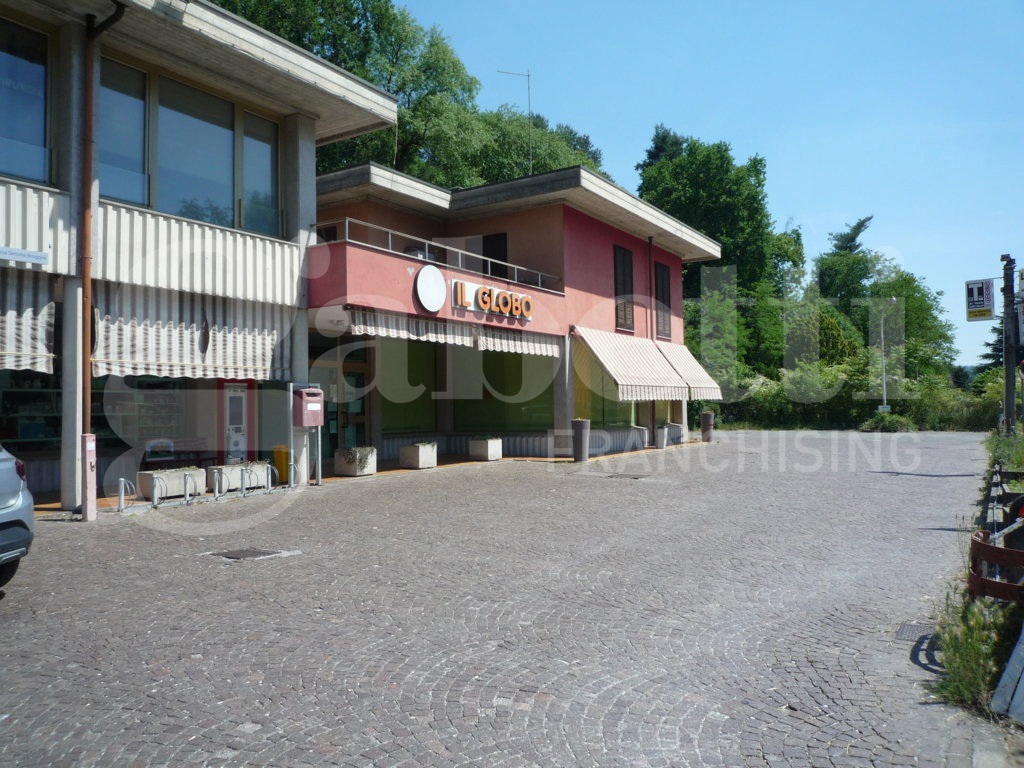 Stabile/Palazzo in vendita a Cadrezzate con Osmate