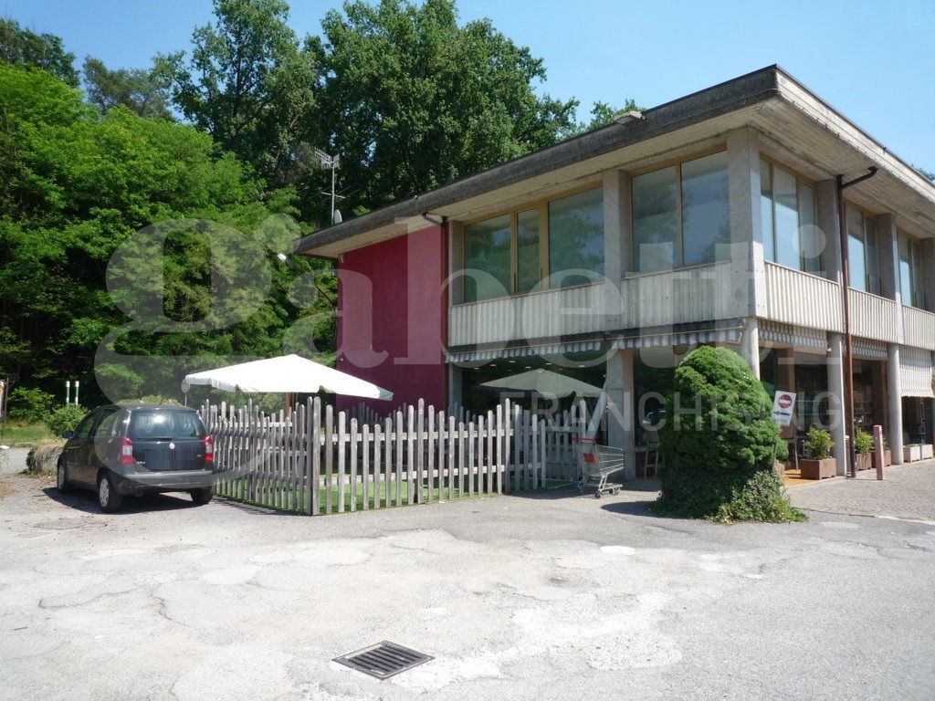 Stabile/Palazzo in vendita a Cadrezzate con Osmate