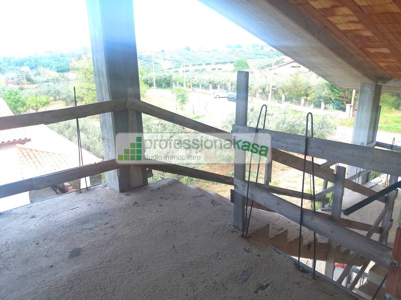 Casa con terreno in vendita a Vasto, 5 Vasto Nord