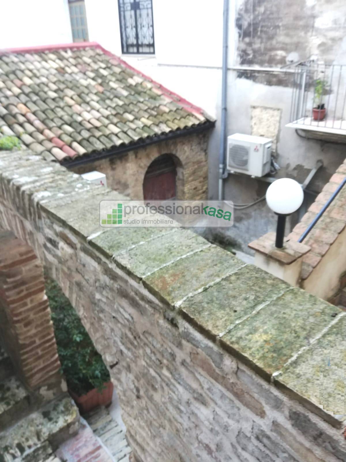 Appartamento con ingresso indipendente in vendita a Vasto, 1 Centro storico