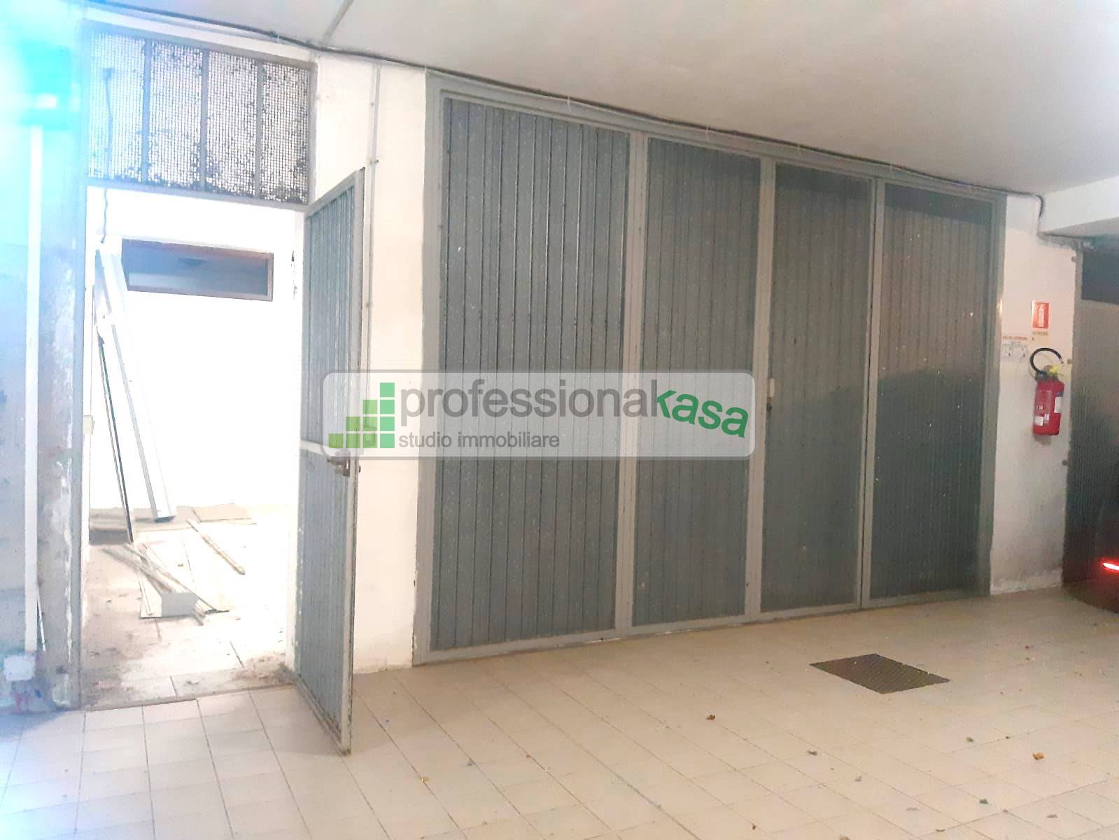 Locale commerciale in vendita a Vasto, 4 Centrale Commerciale