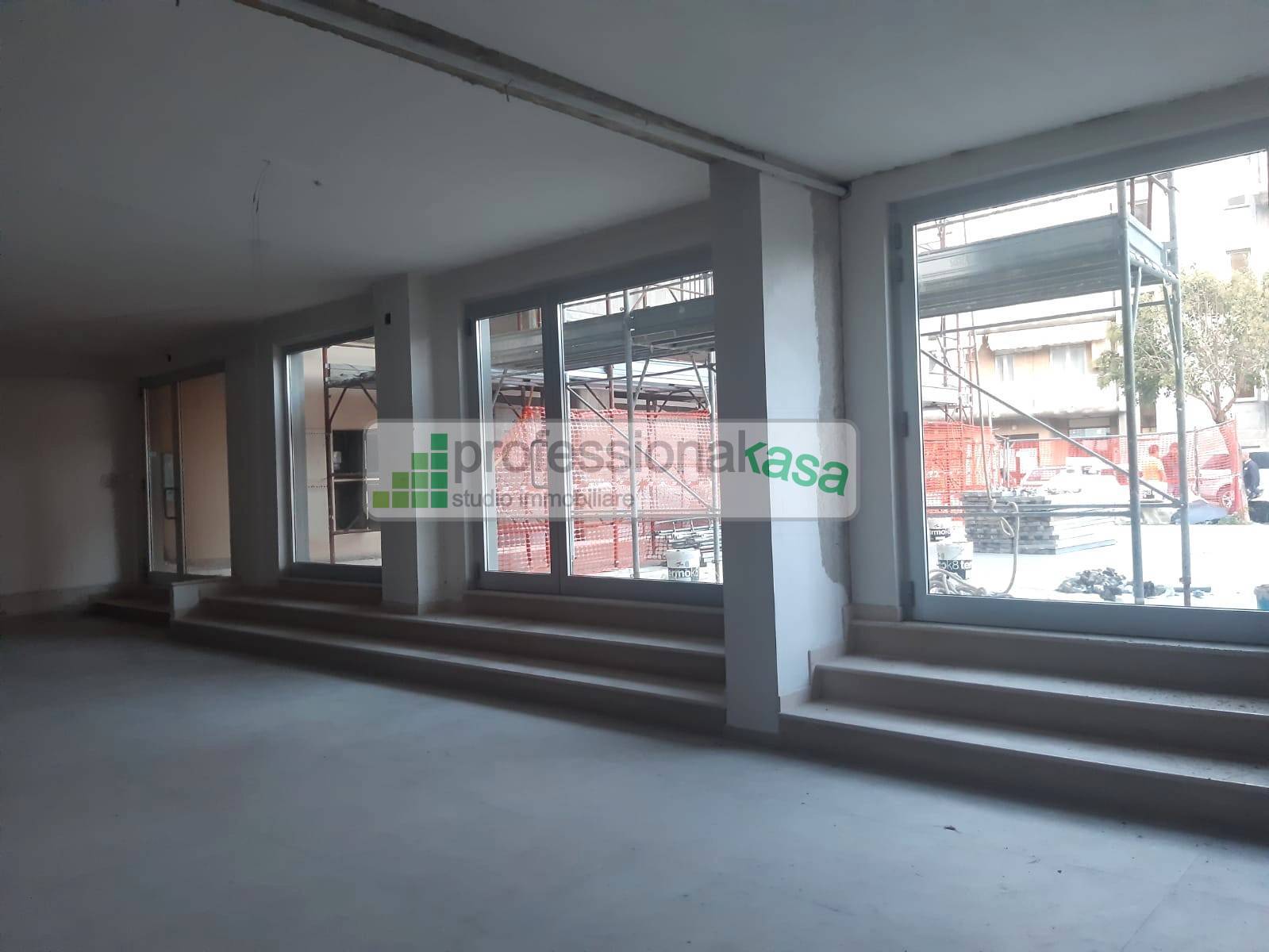 Locale commerciale in vendita a Vasto, 4 Centrale Commerciale