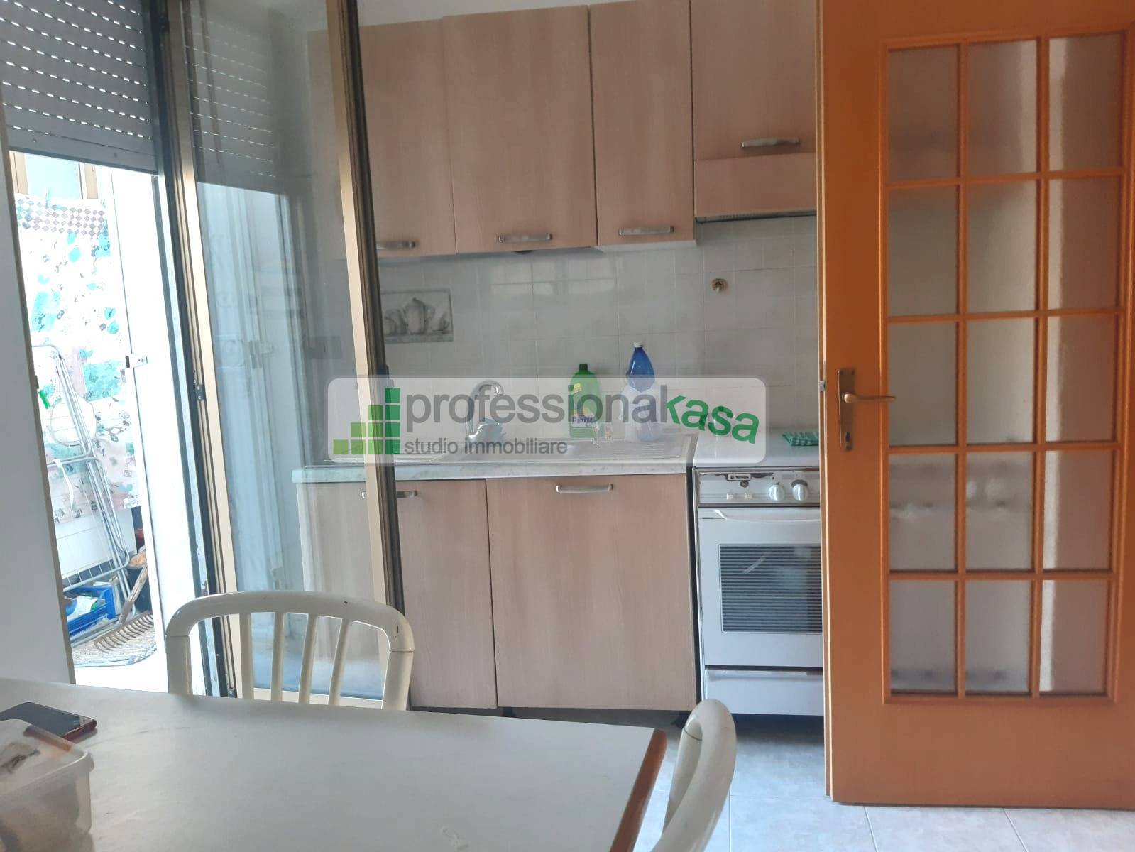 Appartamento con ingresso indipendente in vendita a Vasto, 4 Centrale Commerciale