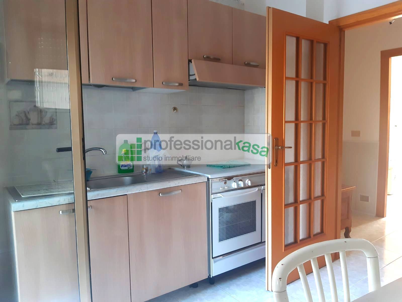 Appartamento con ingresso indipendente in vendita a Vasto, 4 Centrale Commerciale