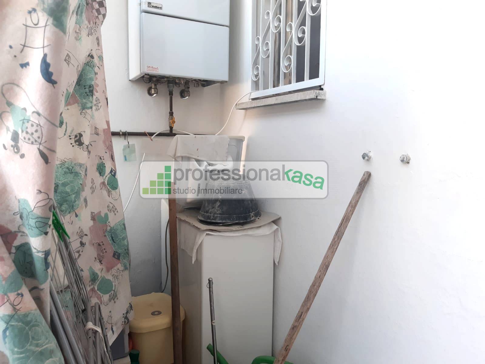 Appartamento con ingresso indipendente in vendita a Vasto, 4 Centrale Commerciale