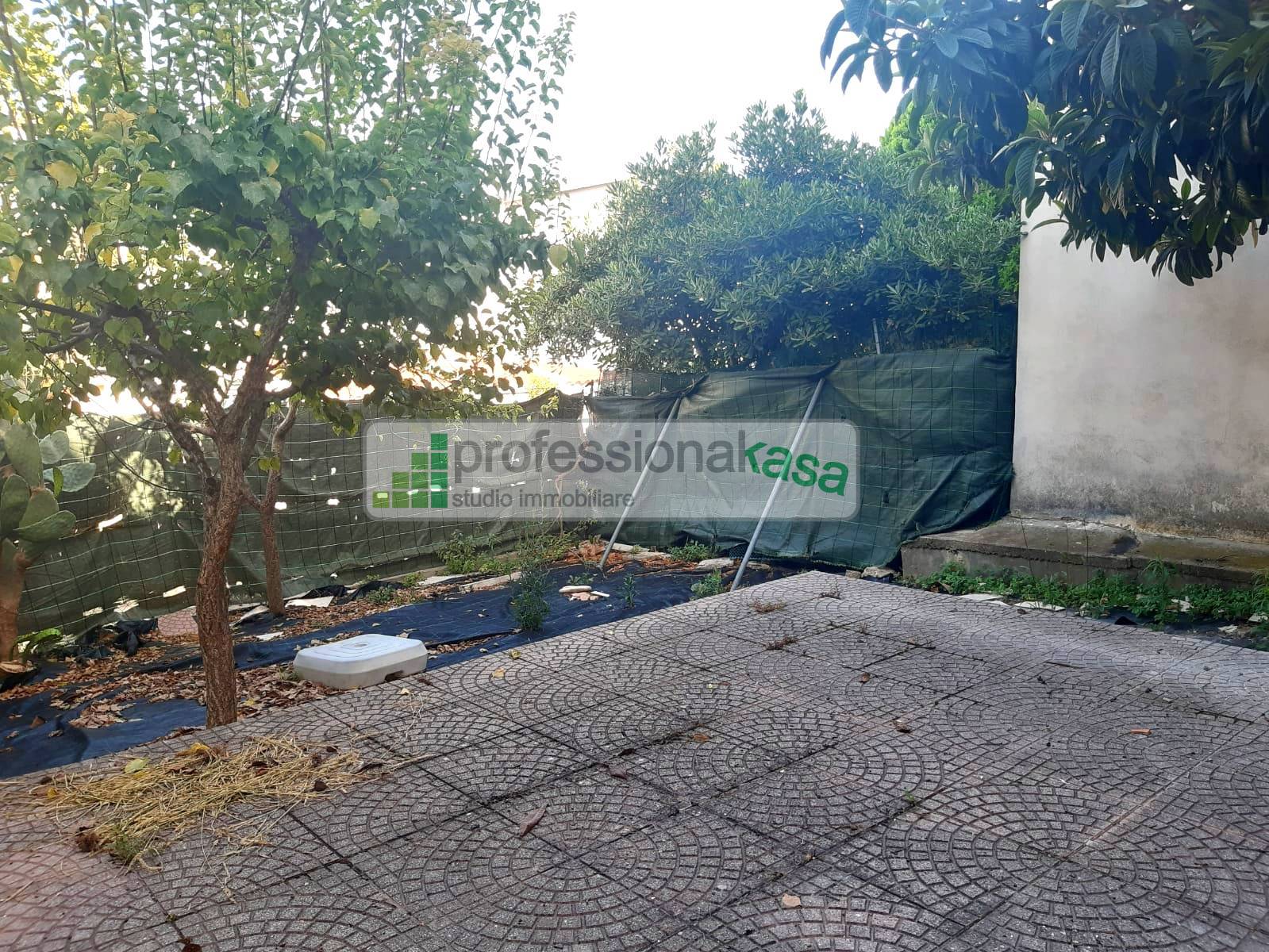 Appartamento con ingresso indipendente in vendita a Vasto, 4 Centrale Commerciale