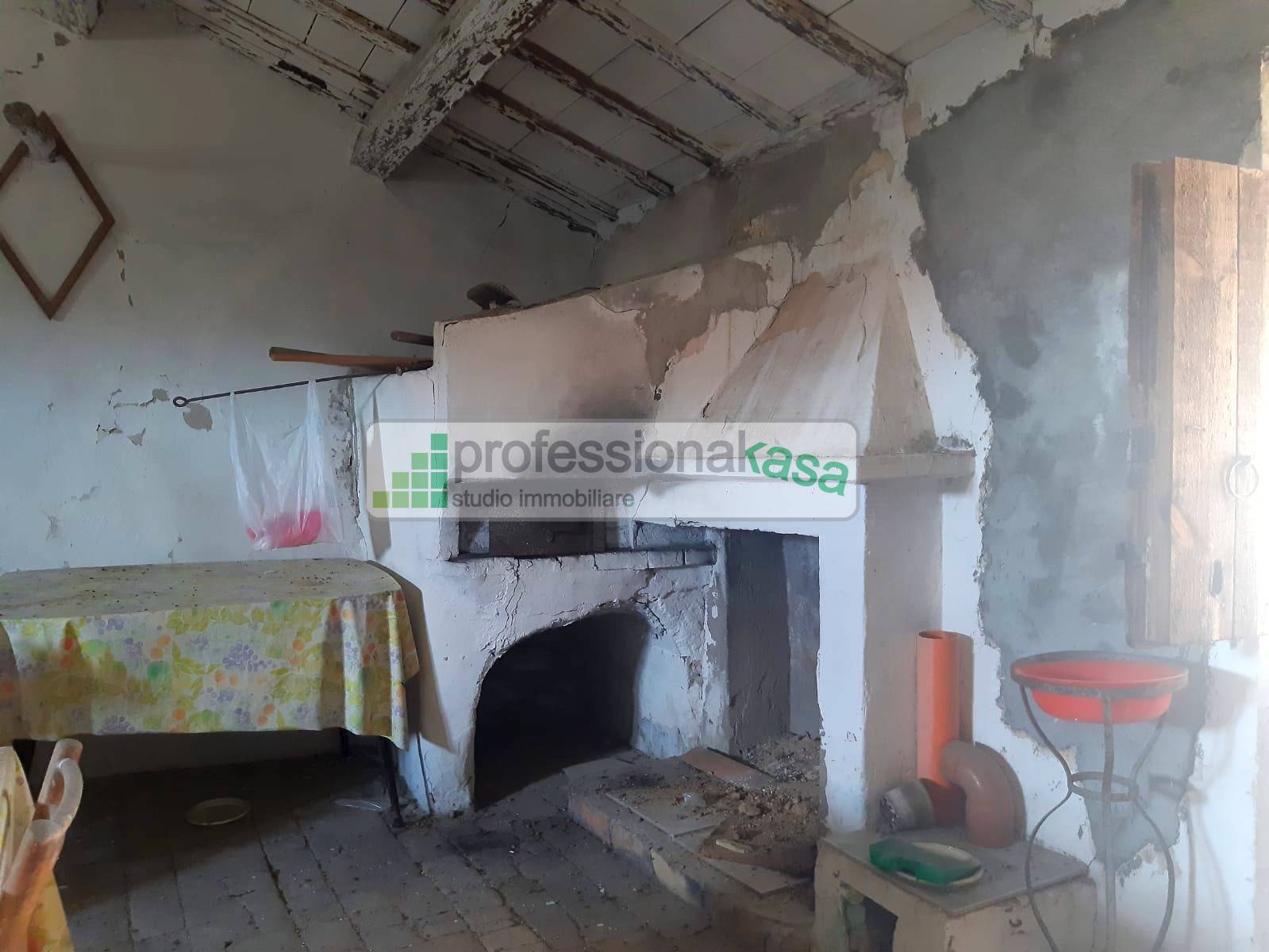 Casa con terreno in vendita a Montenero di Bisaccia