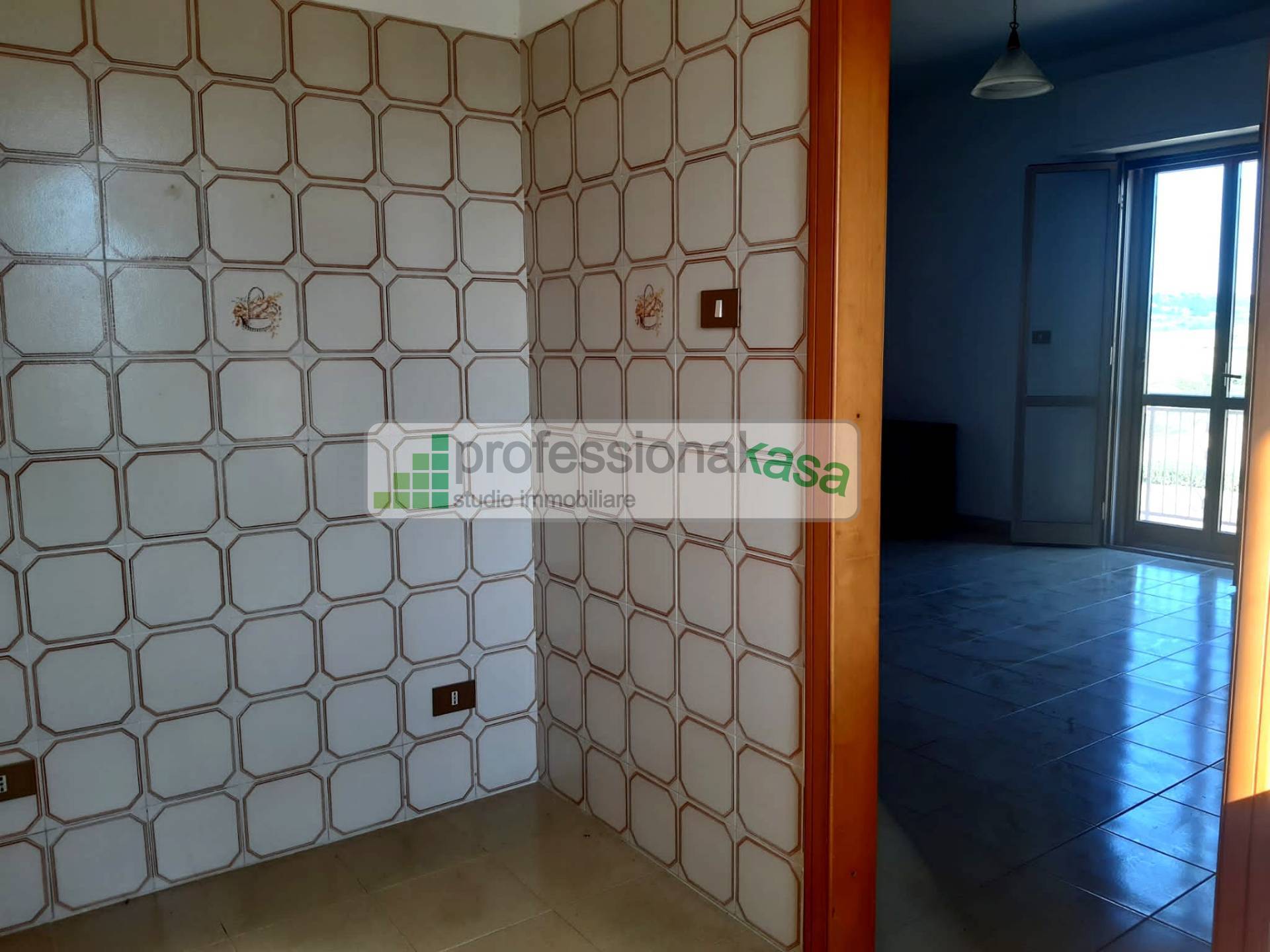 Casa con terreno in vendita a Montenero di Bisaccia