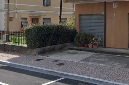Locale commerciale in vendita a Fiumicello Villa Vicentina