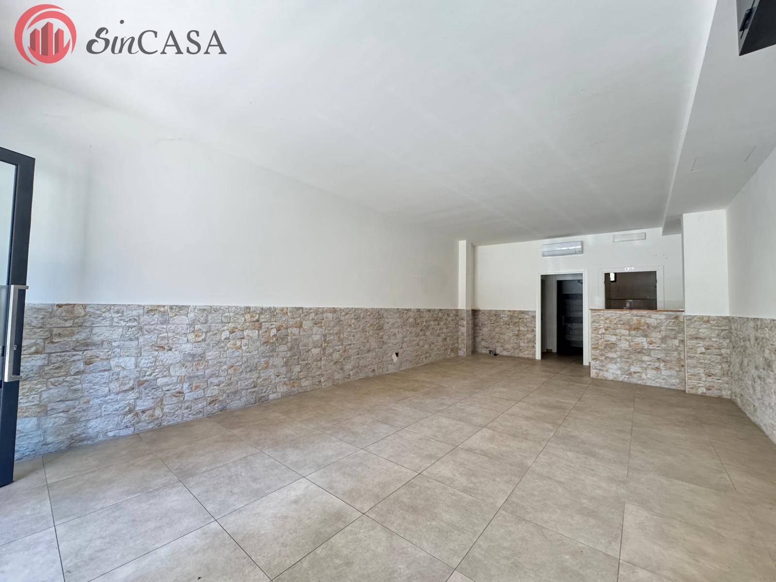 Locale commerciale in affitto a Ladispoli