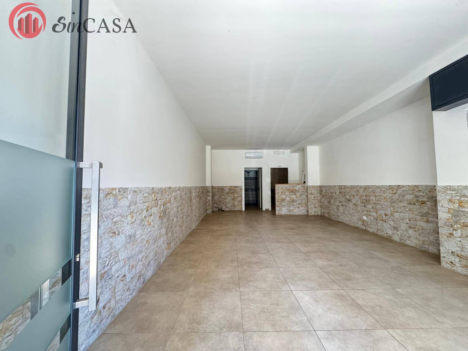 Locale commerciale in affitto a Ladispoli