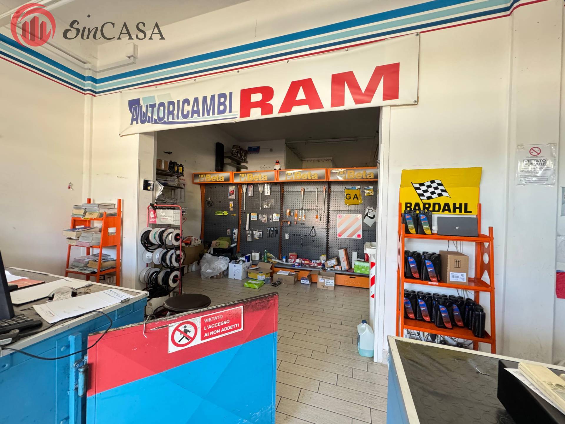 Locale commerciale in vendita a Ladispoli