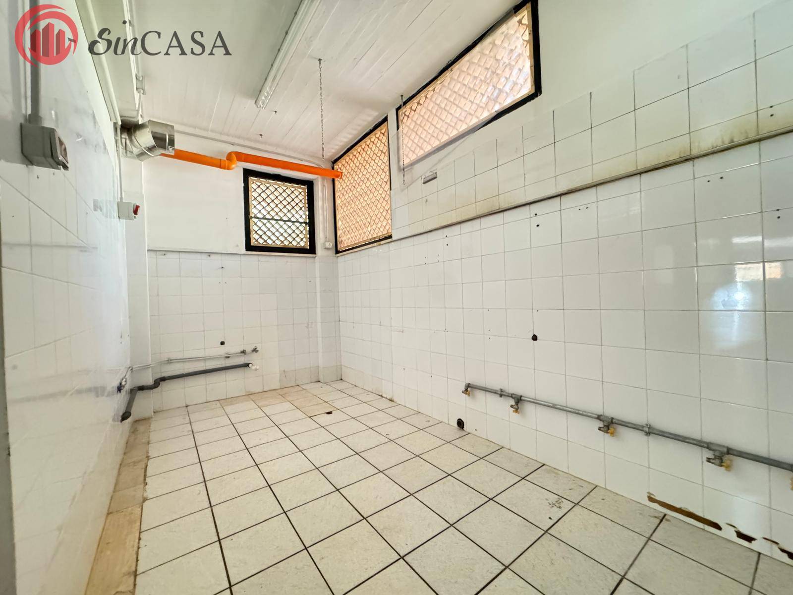 Locale commerciale in affitto a Ladispoli