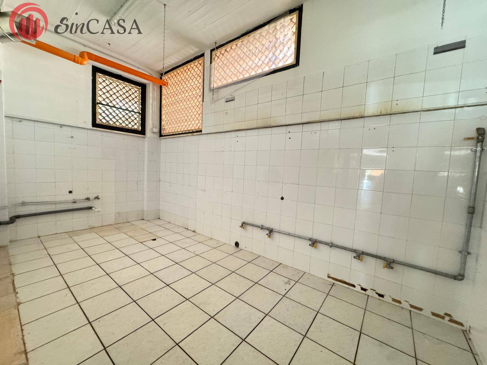 Locale commerciale in affitto a Ladispoli