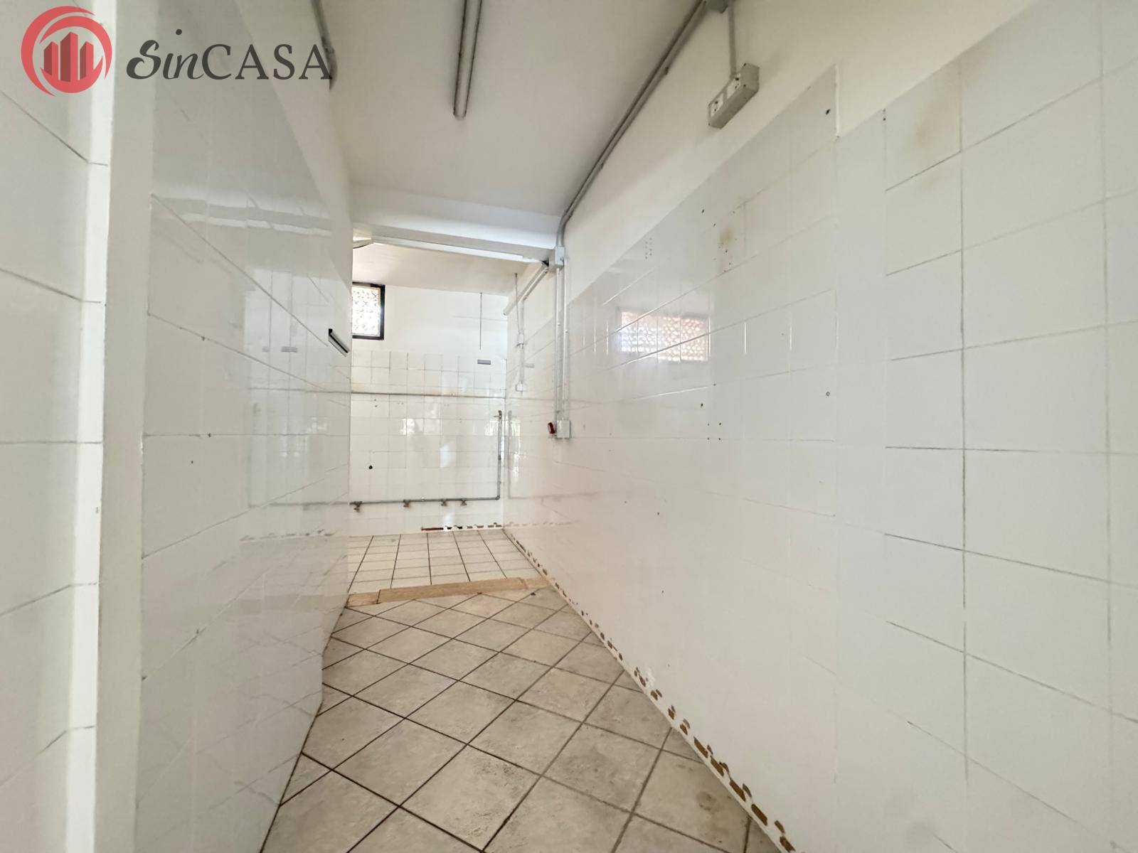 Locale commerciale in affitto a Ladispoli