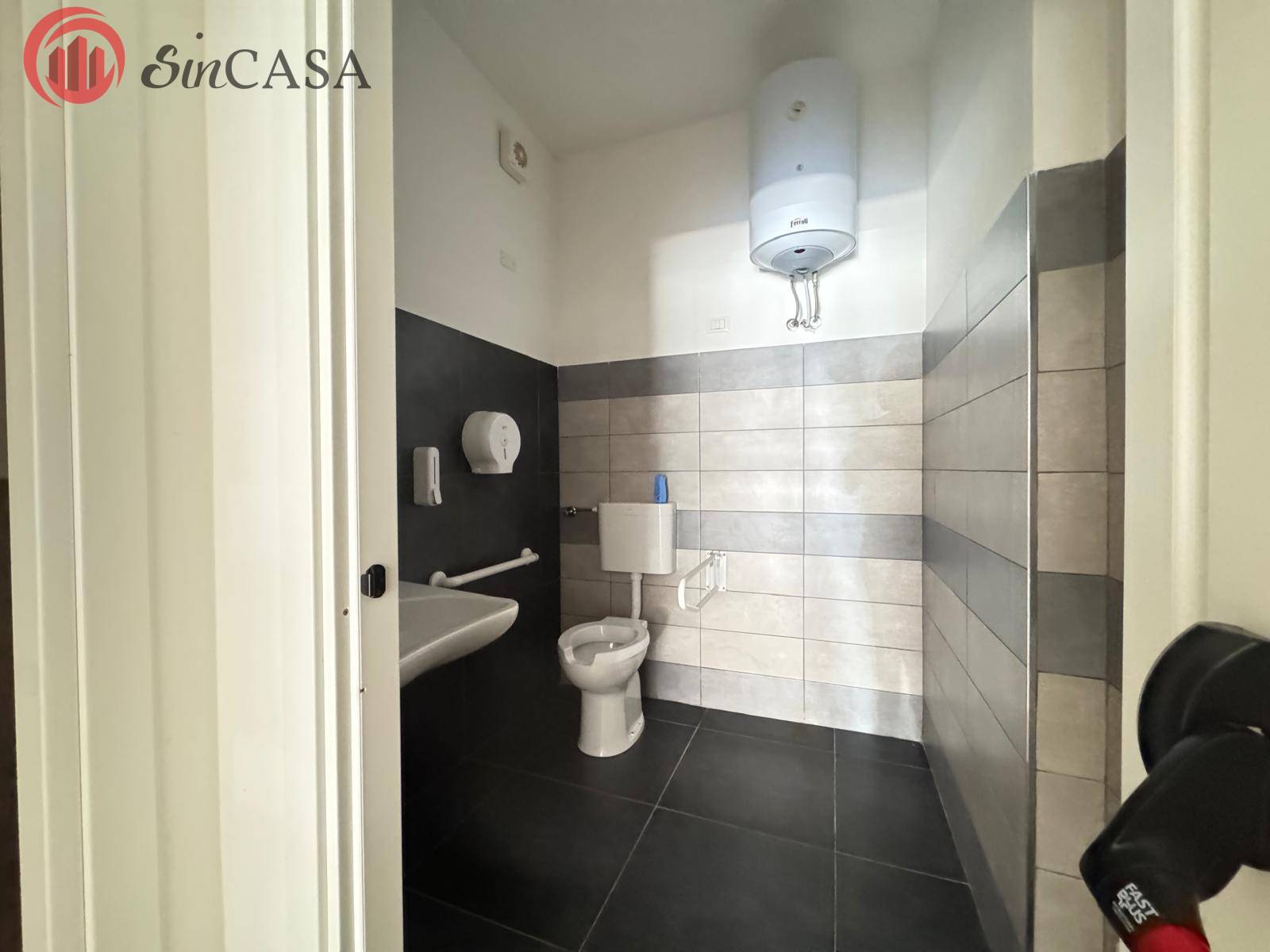 Locale commerciale in affitto a Ladispoli