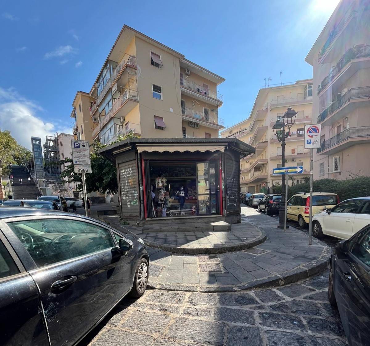 Locale commerciale in vendita a Torre del Greco
