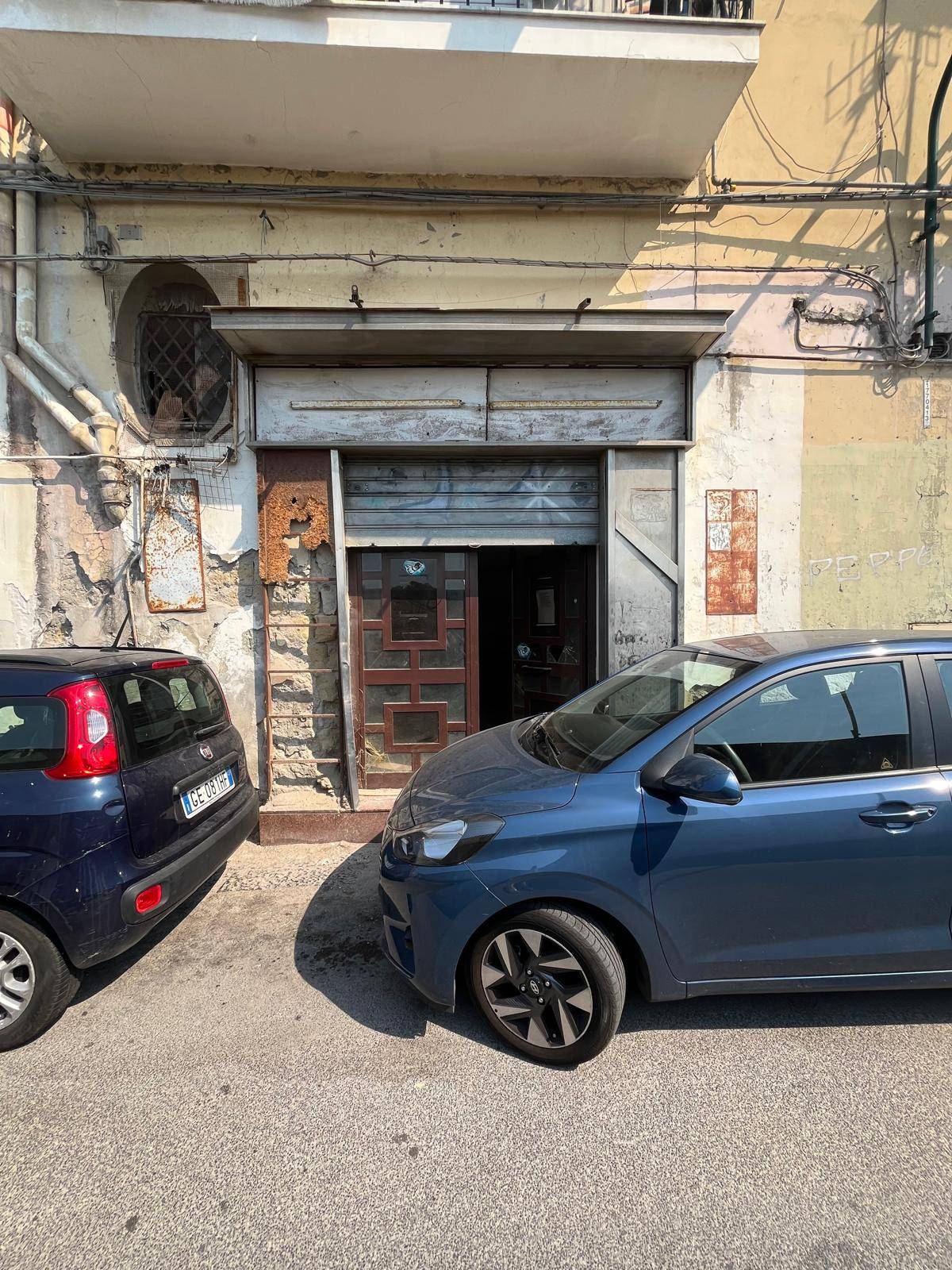 Locale commerciale in vendita a Napoli, San Giovanni a Teduccio