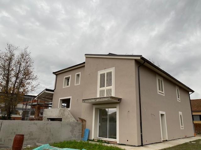 Villa con giardino a Cascina