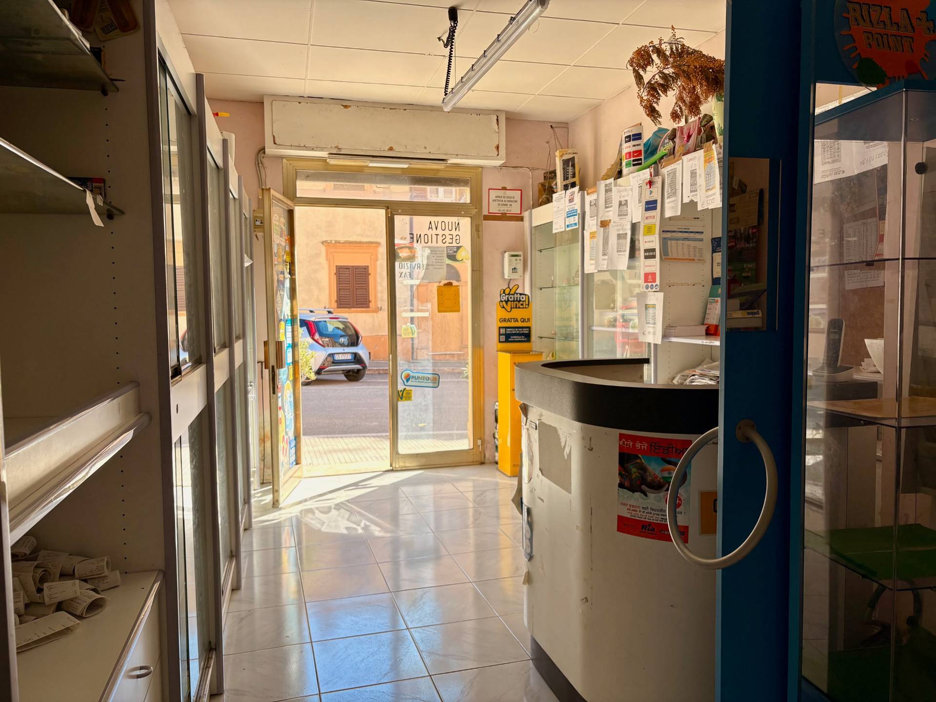 Locale commerciale in vendita a Montemarciano