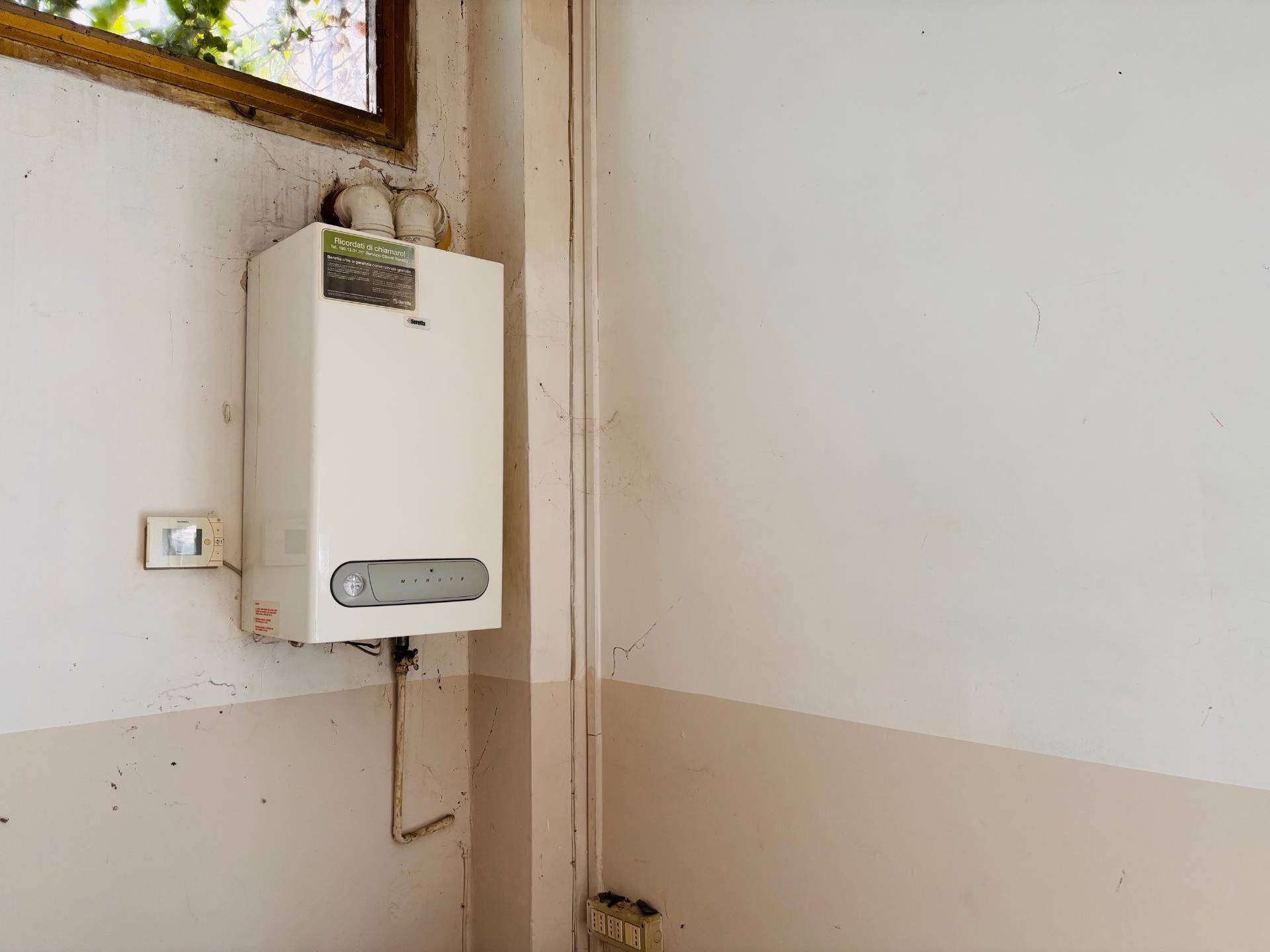 Loacale commerciale misto in vendita a Chiaravalle